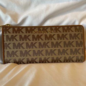 Michael Kors Jet Set Travel Wallet